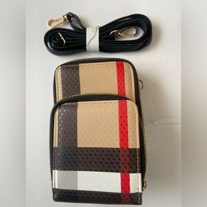 Great small cross body purse for all occasions.